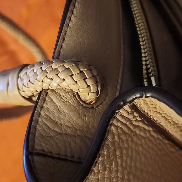 Authentic Tory Burch gray leather bag. - Picture 5 of 7